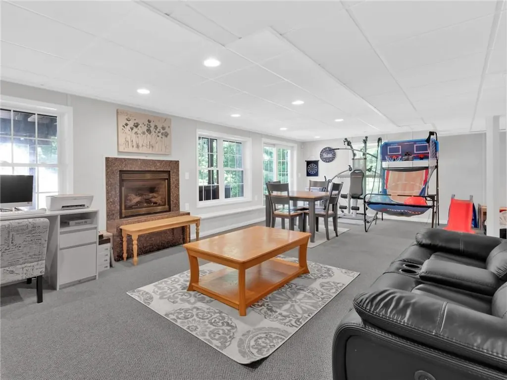 5 Weymouth Lane Coventry RI 02816