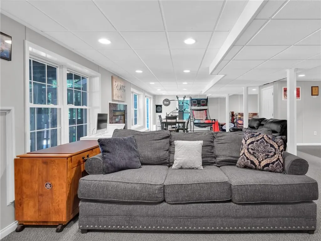 5 Weymouth Lane Coventry RI 02816
