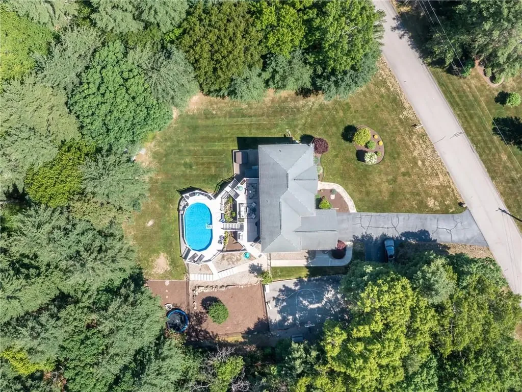 5 Weymouth Lane Coventry RI 02816
