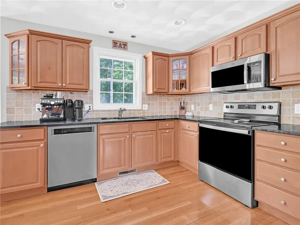 5 Weymouth Lane Coventry RI 02816
