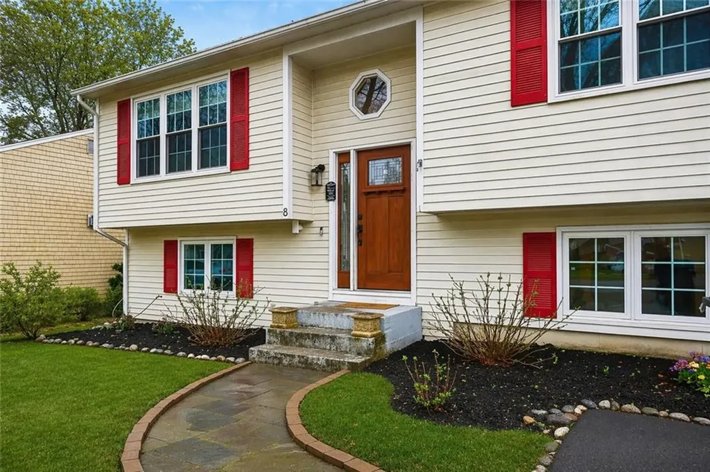 8 Sweet Fern Trail Narragansett RI 02874