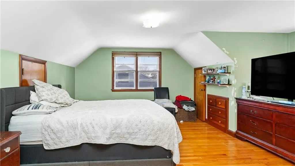 77 Minto Street Providence RI 02908