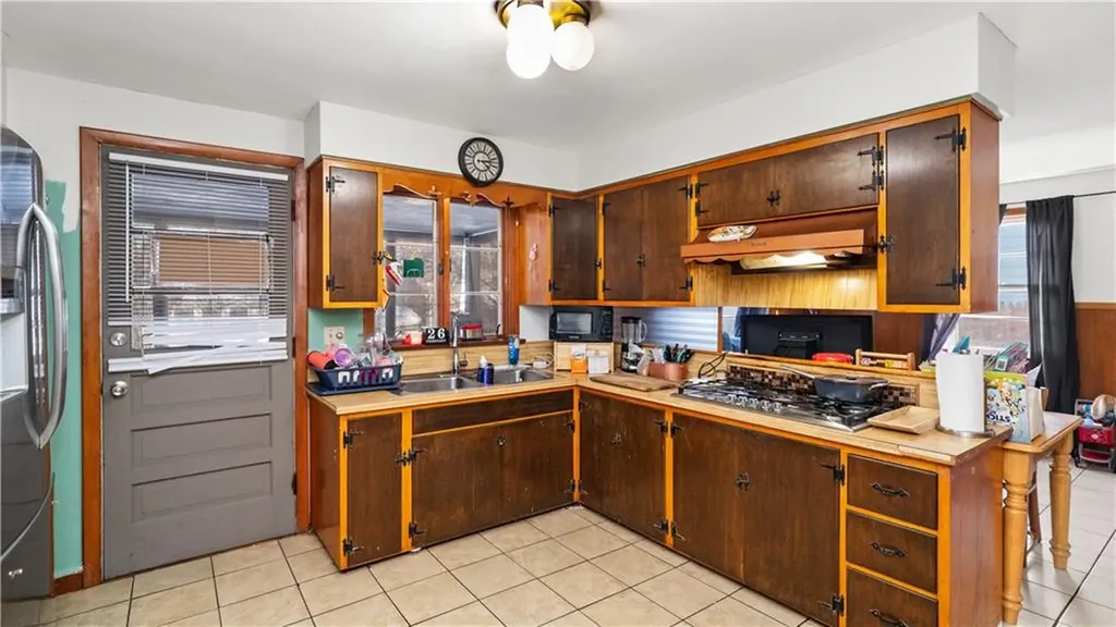 77 Minto Street Providence RI 02908