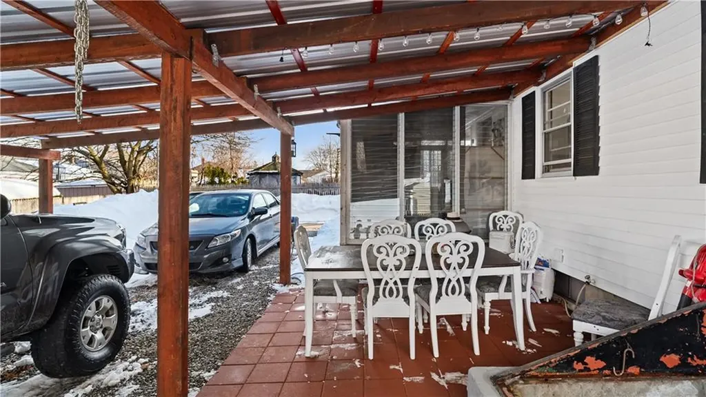 77 Minto Street Providence RI 02908