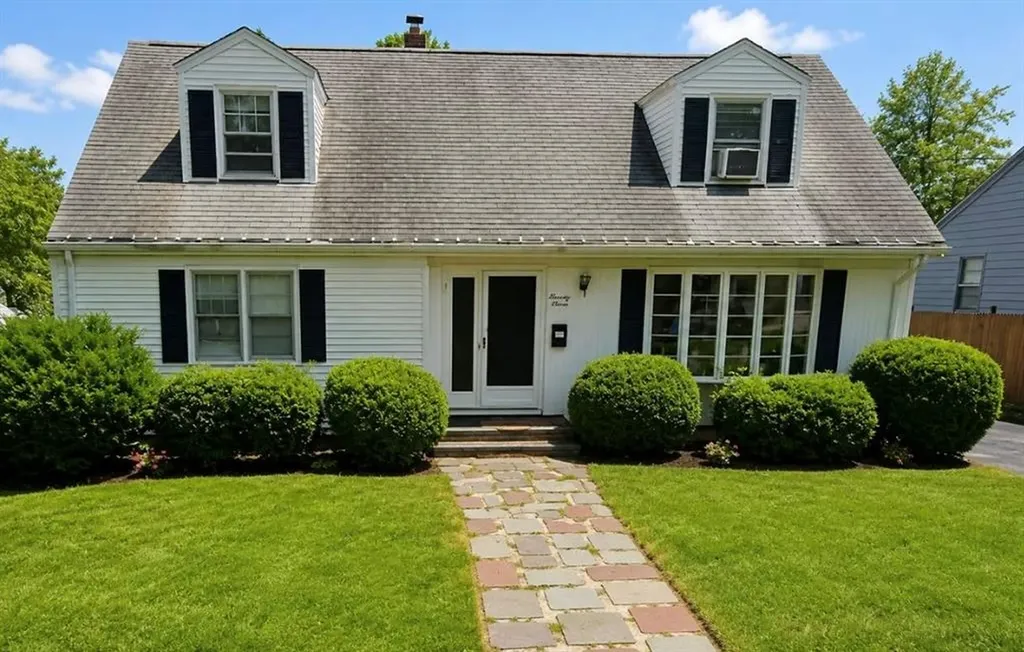 77 Minto Street Providence RI 02908