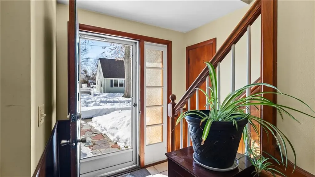 77 Minto Street Providence RI 02908