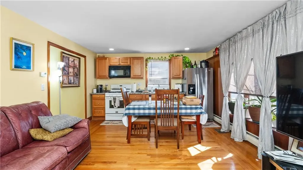 77 Minto Street Providence RI 02908