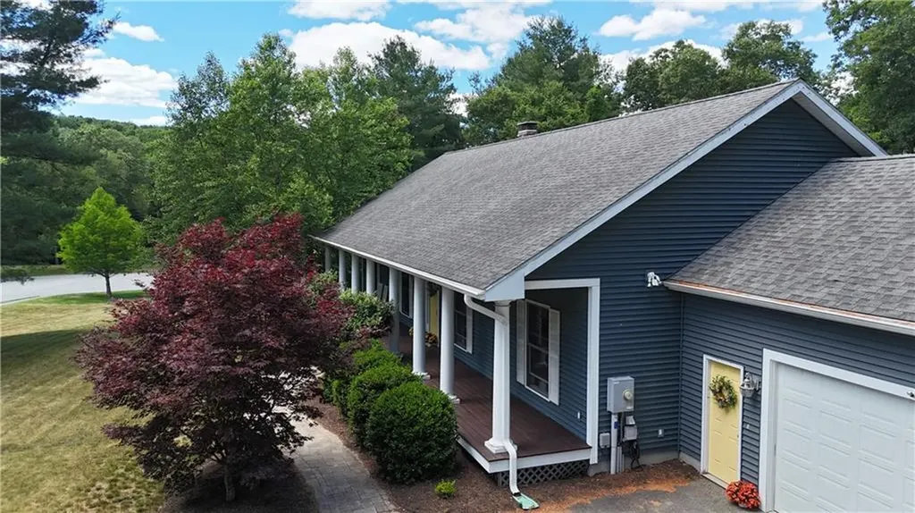 17 Blackwells Landing Brooklyn CT 06234