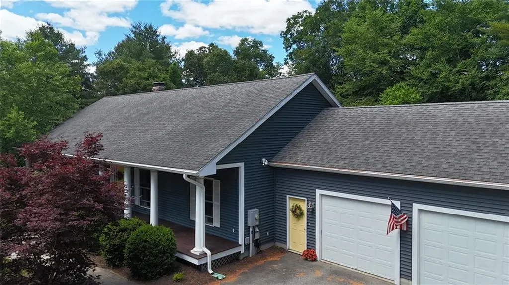 17 Blackwells Landing Brooklyn CT 06234