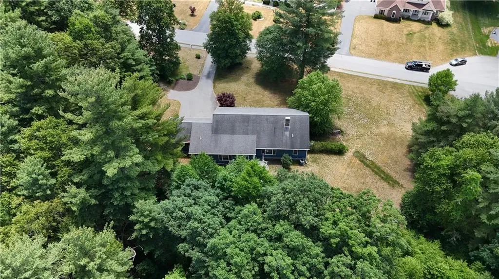 17 Blackwells Landing Brooklyn CT 06234