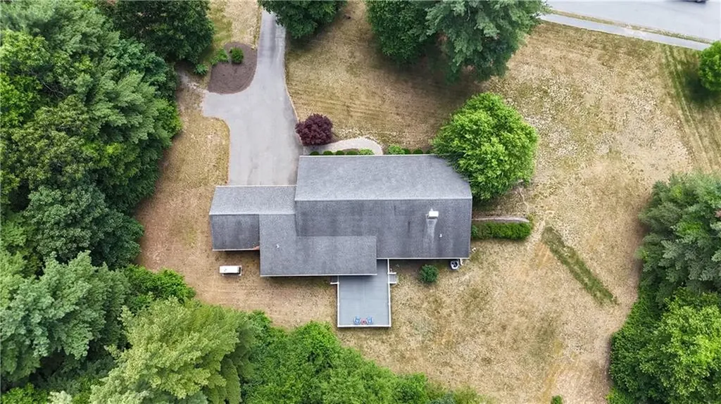 17 Blackwells Landing Brooklyn CT 06234