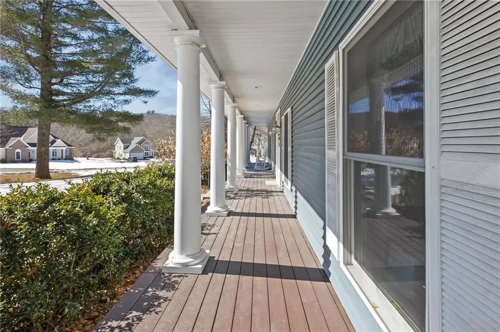 17 Blackwells Landing Brooklyn CT 06234