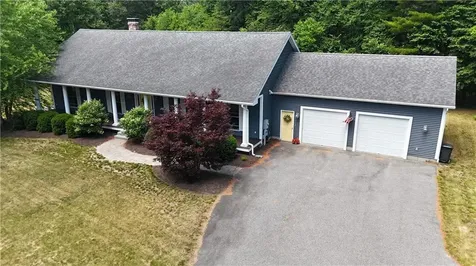 17 Blackwells Landing Brooklyn CT 06234