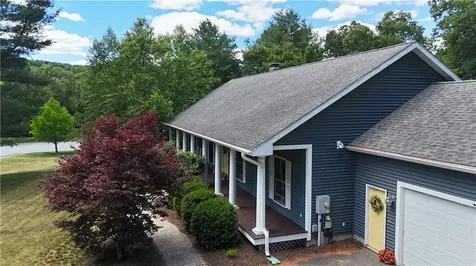 17 Blackwells Landing Brooklyn CT 06234