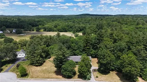 17 Blackwells Landing Brooklyn CT 06234