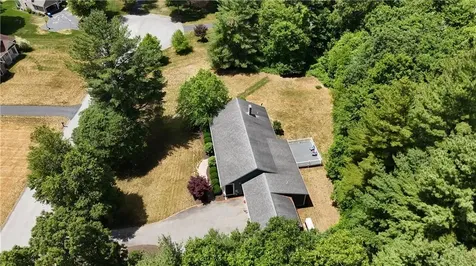 17 Blackwells Landing Brooklyn CT 06234