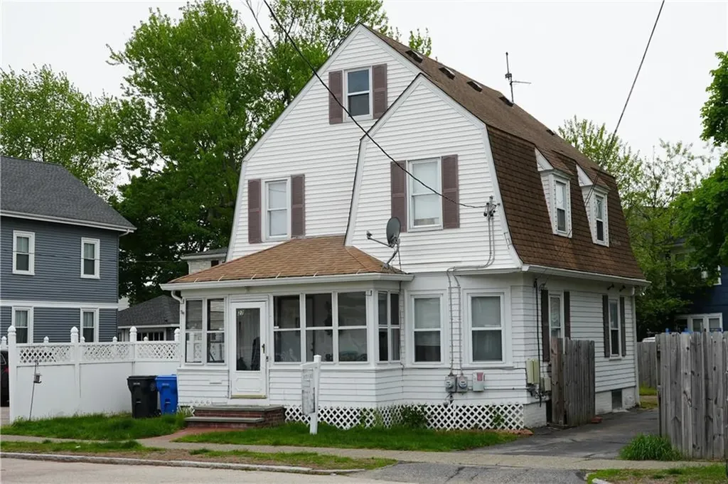 27 Cliffdale Avenue Cranston RI 02905