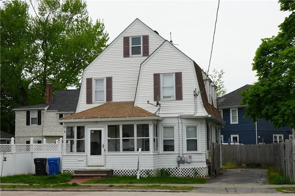 27 Cliffdale Avenue Cranston RI 02905