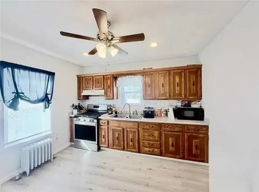 27 Cliffdale Avenue Cranston RI 02905