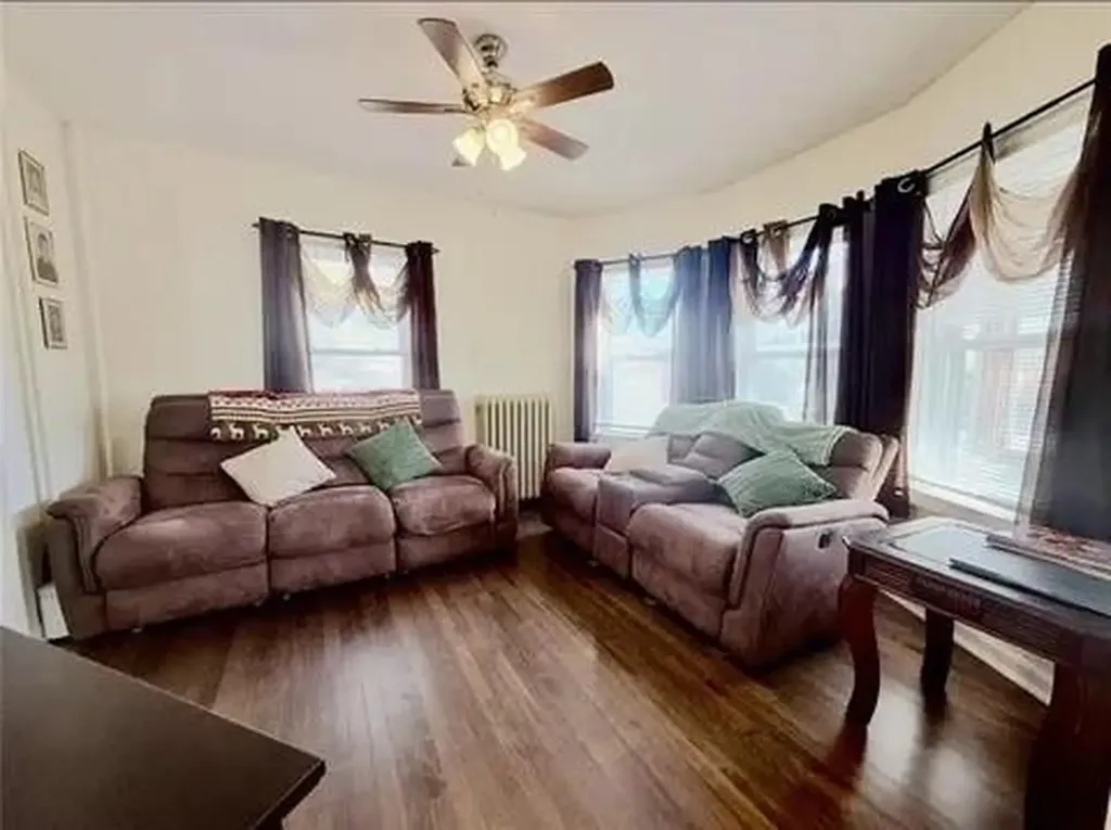 27 Cliffdale Avenue Cranston RI 02905