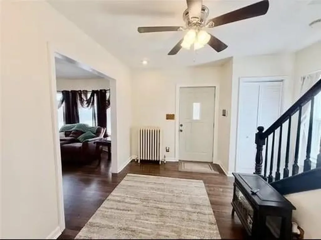27 Cliffdale Avenue Cranston RI 02905