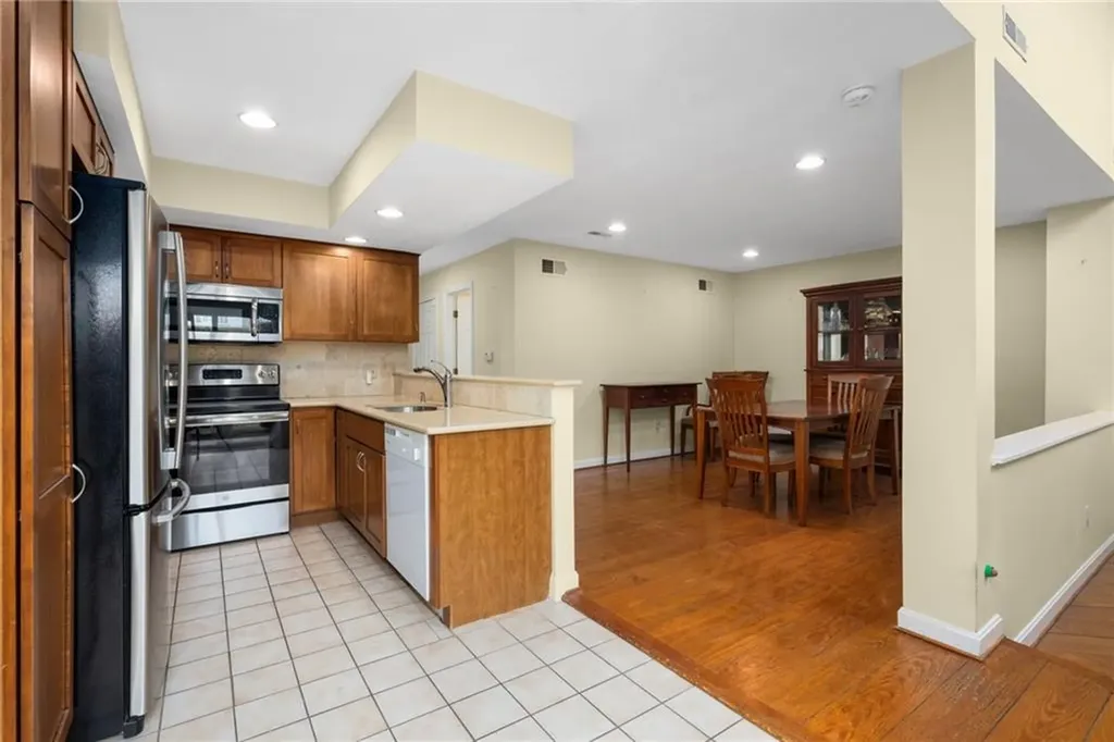 95 Nipmuc Trail North Providence RI 02904