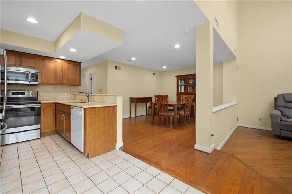 95 Nipmuc Trail North Providence RI 02904