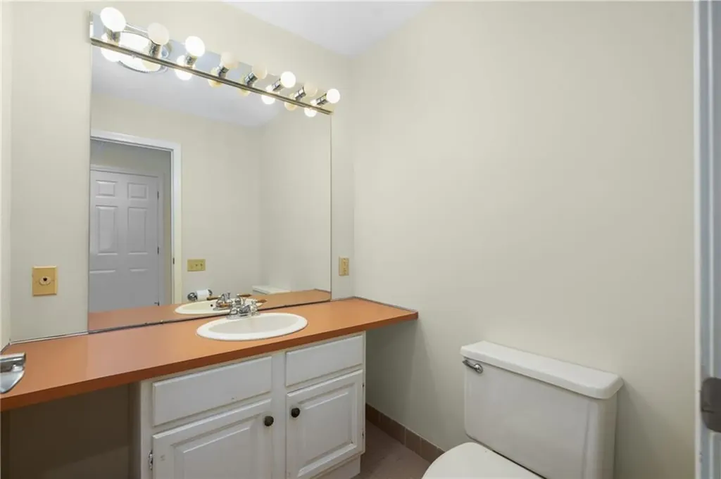 95 Nipmuc Trail North Providence RI 02904