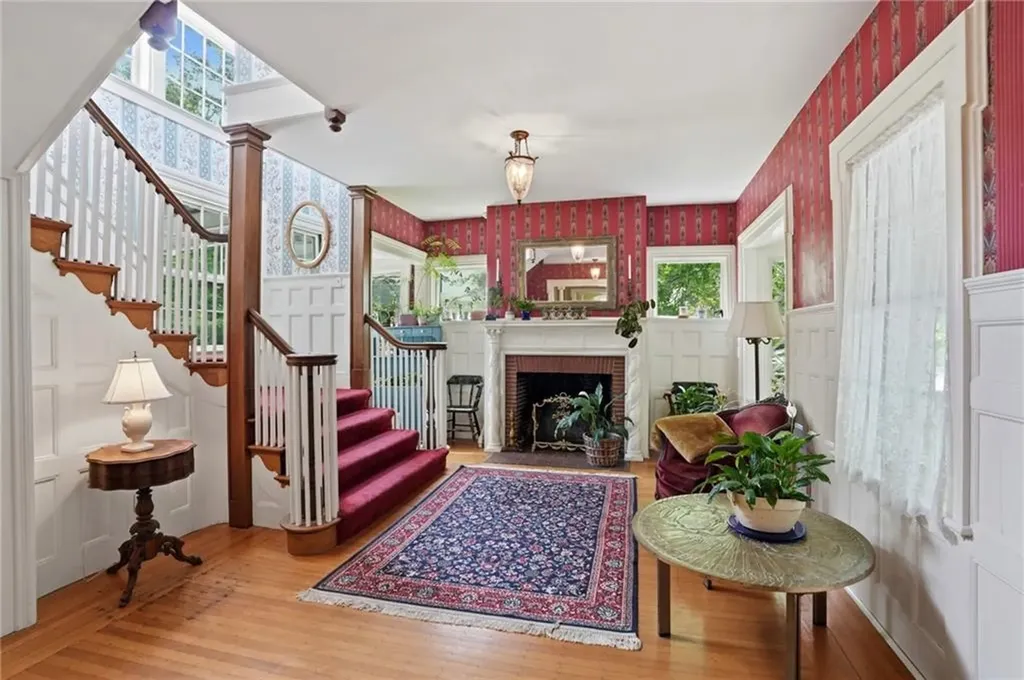 204 Spencer Avenue Warwick RI 02818