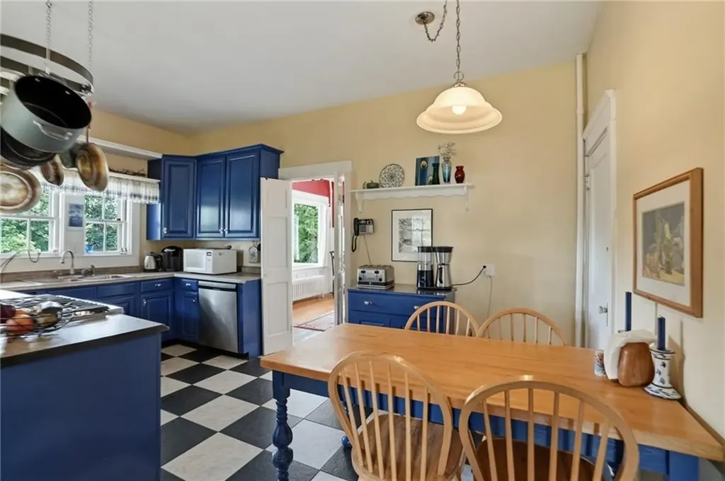 204 Spencer Avenue Warwick RI 02818