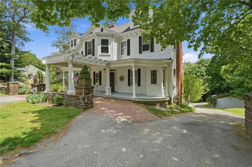 204 Spencer Avenue Warwick RI 02818