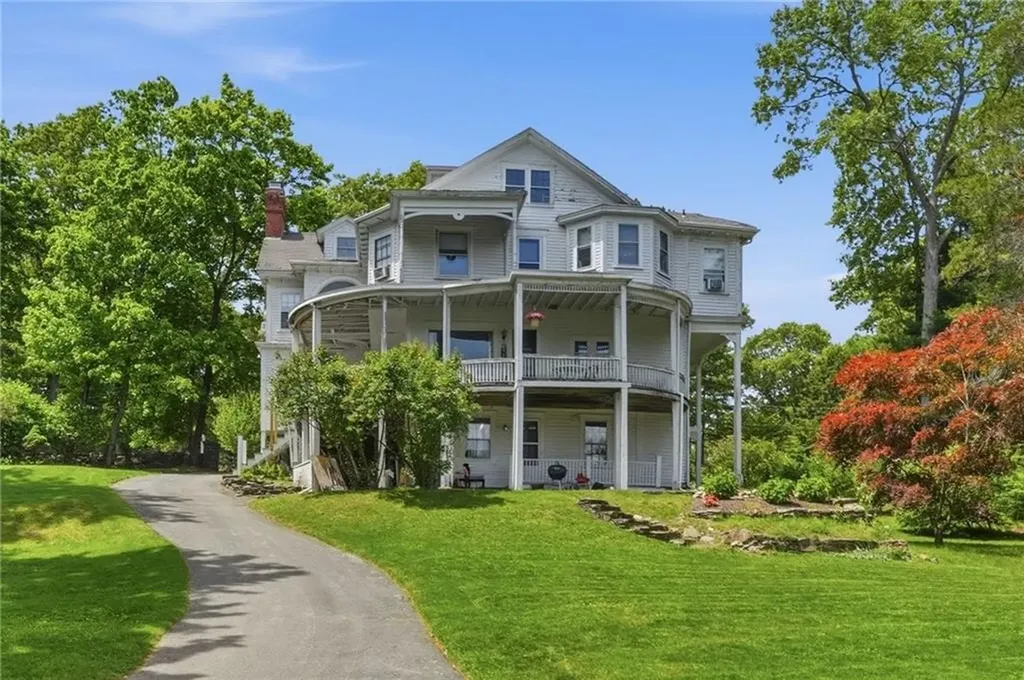 204 Spencer Avenue Warwick RI 02818