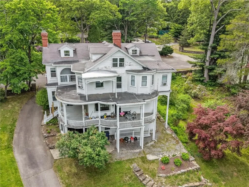 204 Spencer Avenue Warwick RI 02818