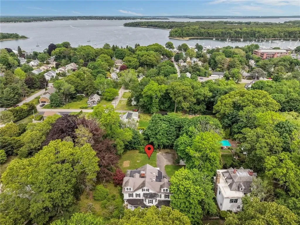 204 Spencer Avenue Warwick RI 02818