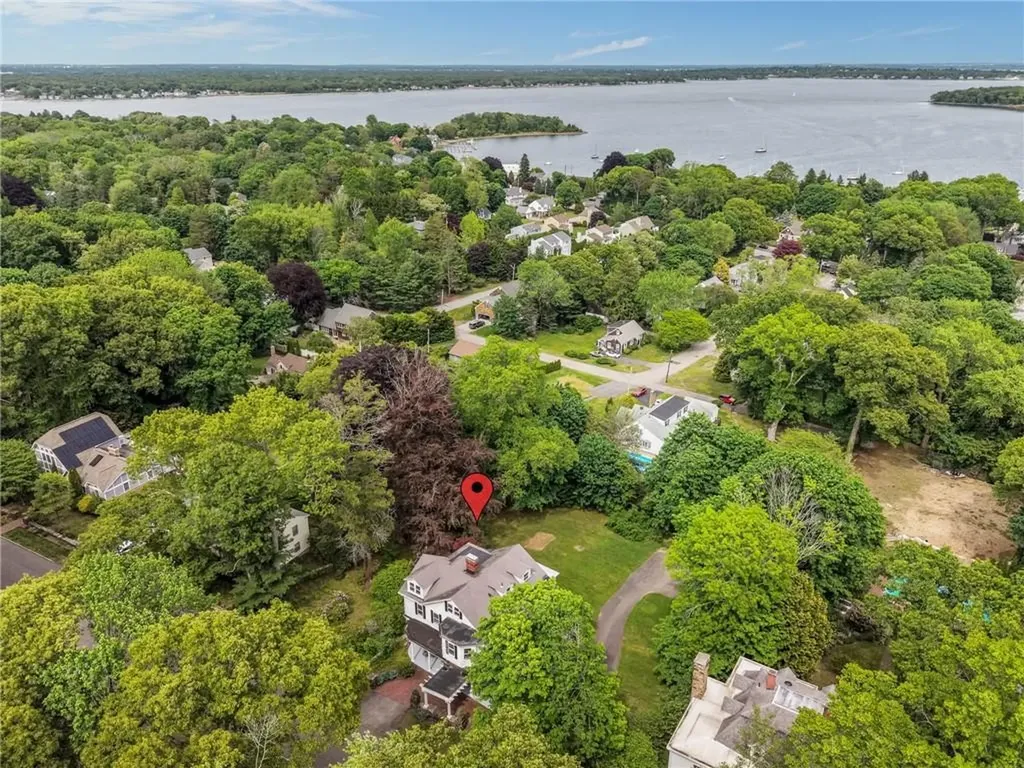 204 Spencer Avenue Warwick RI 02818