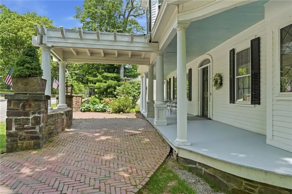 204 Spencer Avenue Warwick RI 02818
