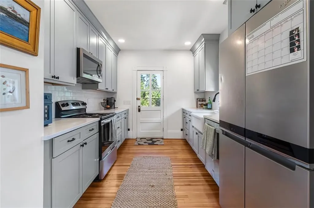 4 Findlay Place Newport RI 02840
