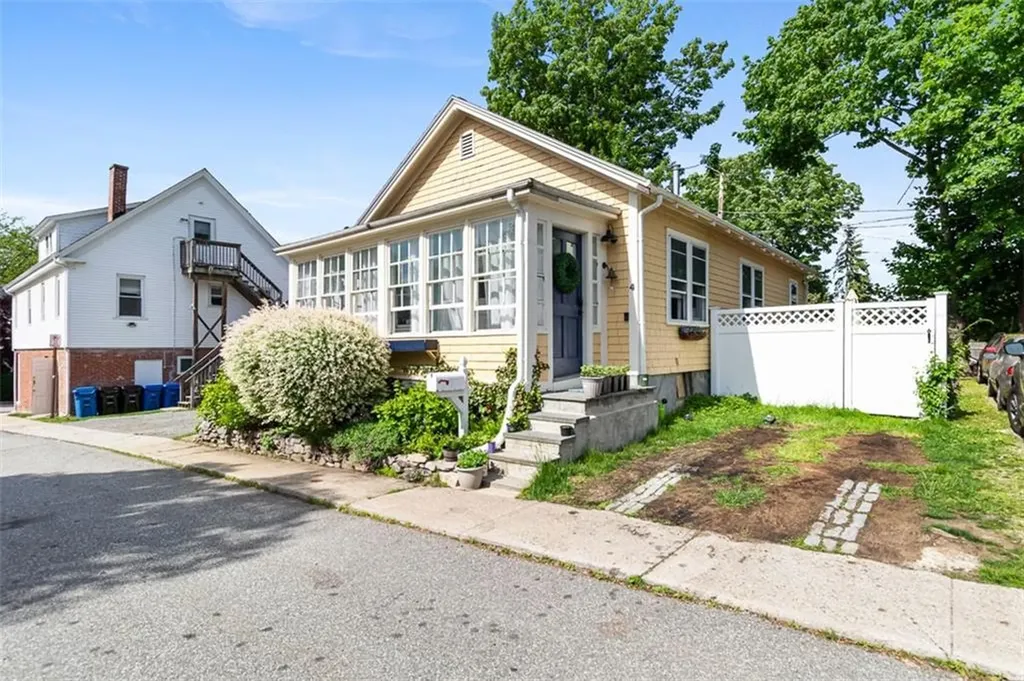 4 Findlay Place Newport RI 02840