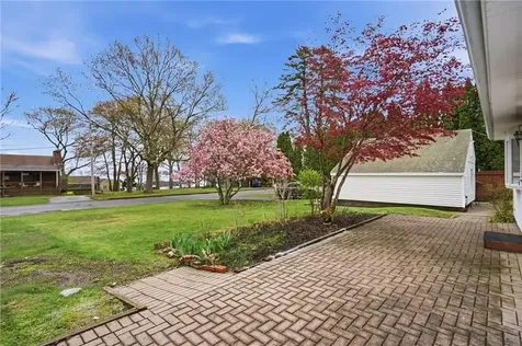11 Cedar Drive Bristol RI 02809