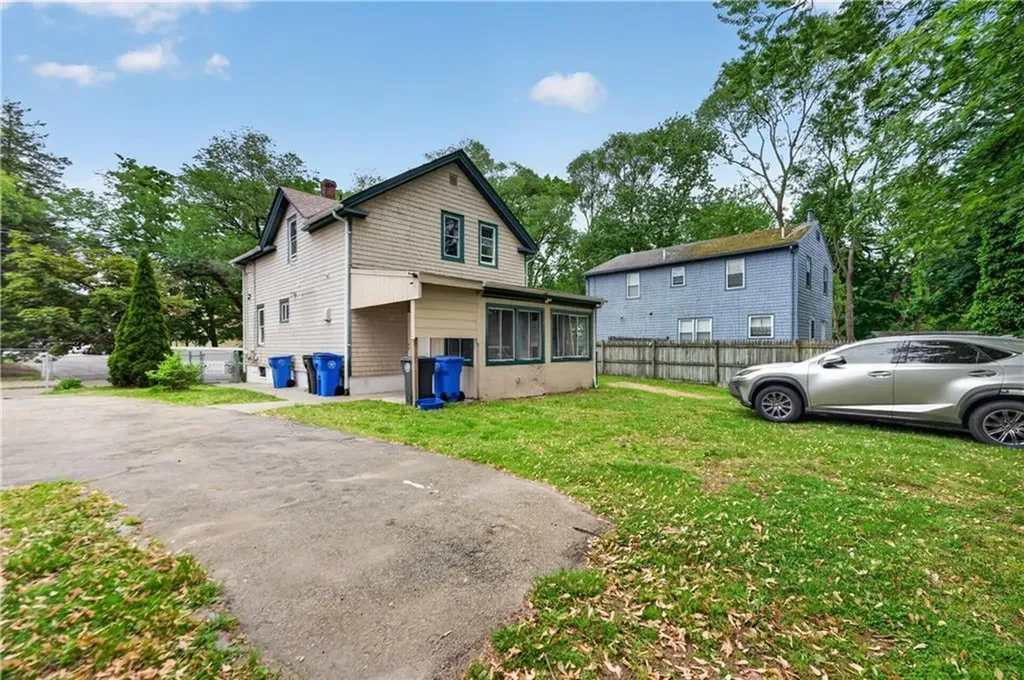 8 Arlington Avenue Cranston RI 02920