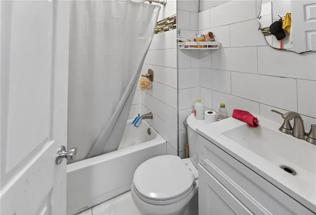 8 Arlington Avenue Cranston RI 02920