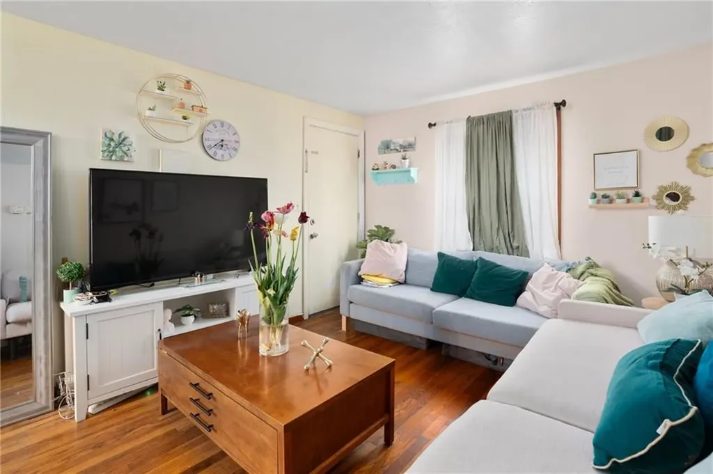 370 Montgomery Avenue Cranston RI 02905