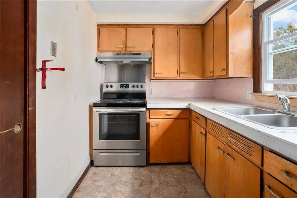 370 Montgomery Avenue Cranston RI 02905