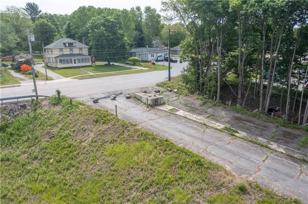 899 North Main Street Killingly CT 06239