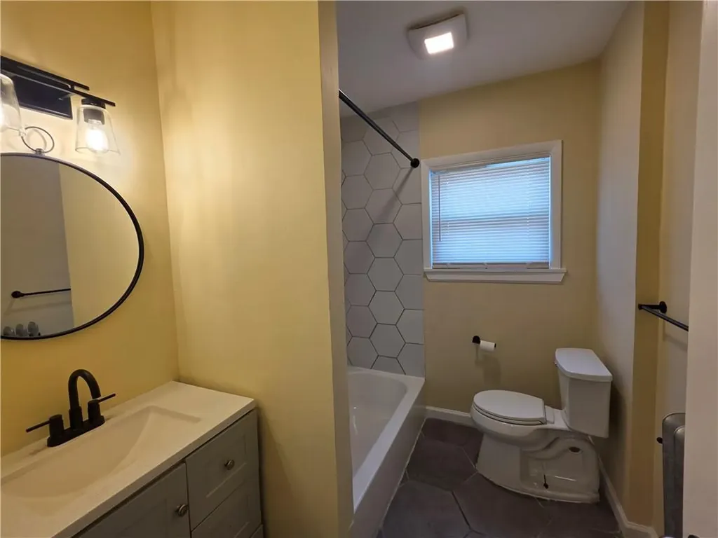 28 Carver Street Pawtucket RI 02860