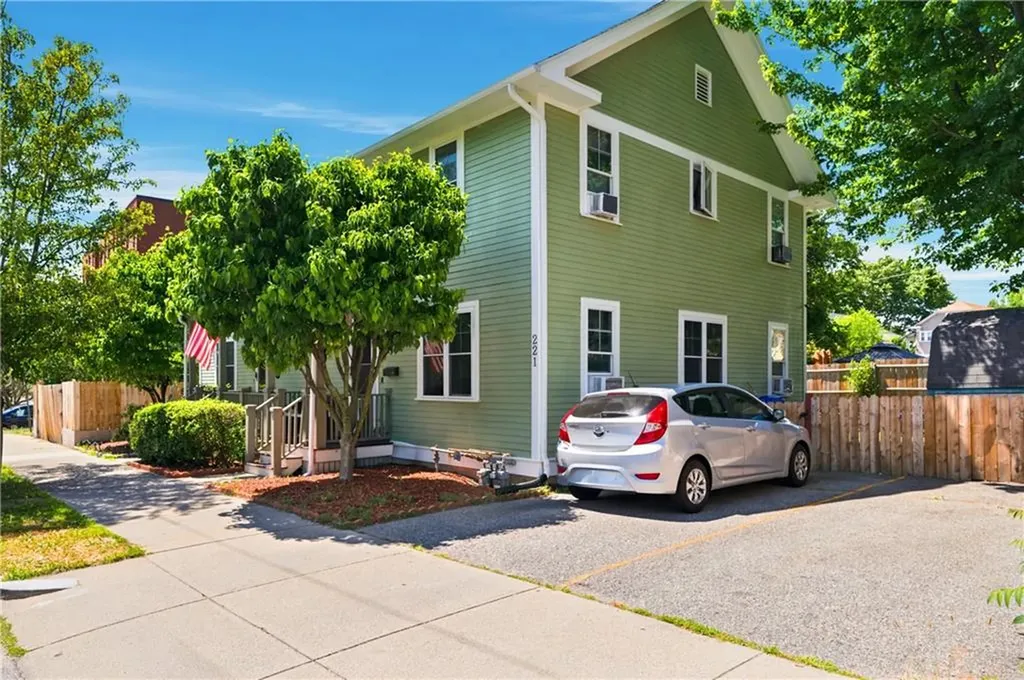 221 Early Street Providence RI 02907