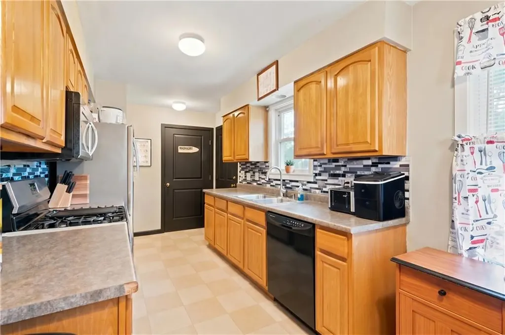 221 Early Street Providence RI 02907
