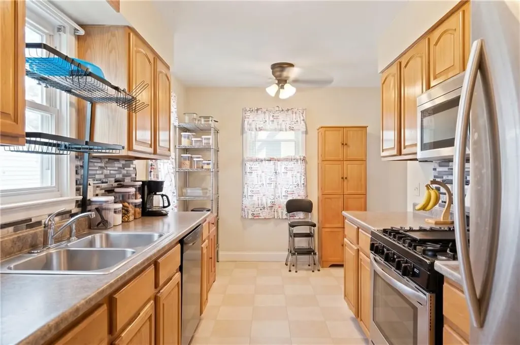 221 Early Street Providence RI 02907