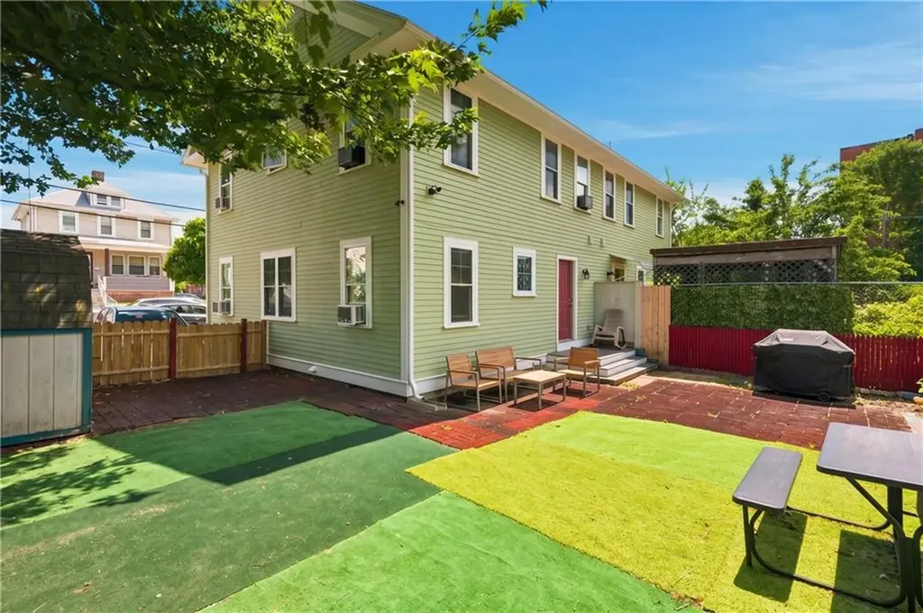 221 Early Street Providence RI 02907