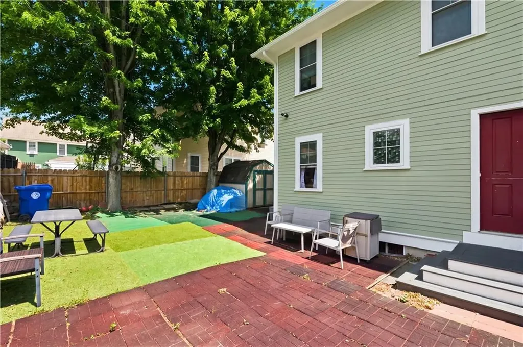 221 Early Street Providence RI 02907